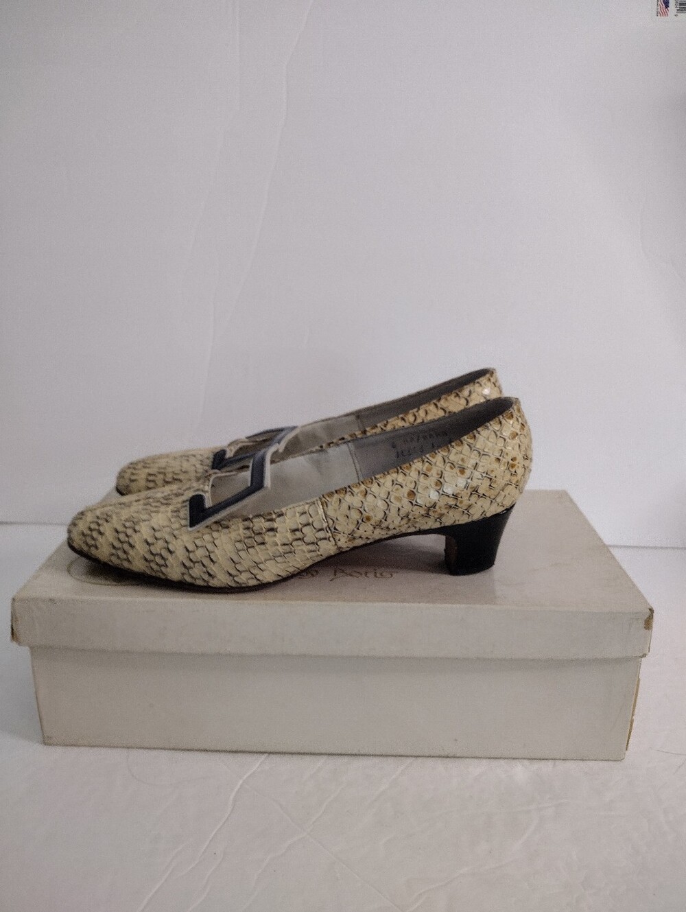 Vintage 60s Mod Snakeskin Pumps Size 6 Square Toe Pilgrim Buckle Kitten Heels - Picture 4 of 12